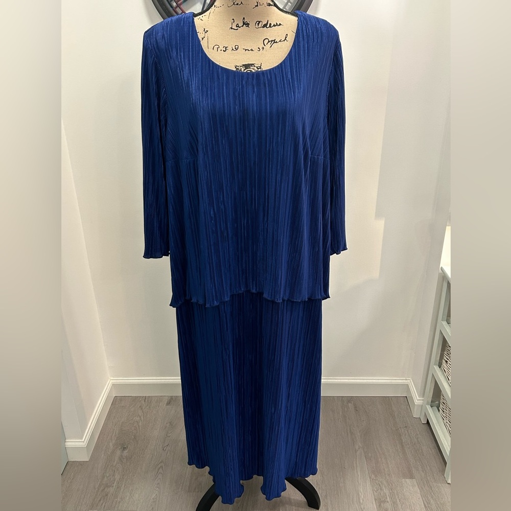 Connected  woman 20W blue pleated tiered dress